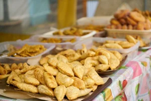 10 Tips Menyiapkan Snack Hajatan yang Sesuai dengan Tema Acara