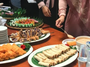 5 Snack Hajatan Tradisional yang Wajib Ada di Setiap Acara