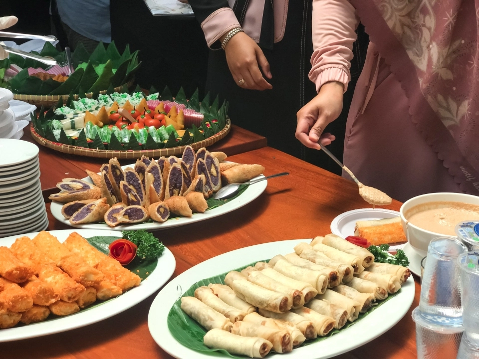 5 Snack Hajatan Tradisional yang Wajib Ada di Setiap Acara