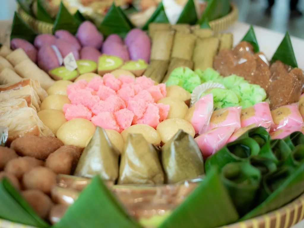 10 Snack Hajatan Tradisional yang Selalu Dicari di Acara Pernikahan
