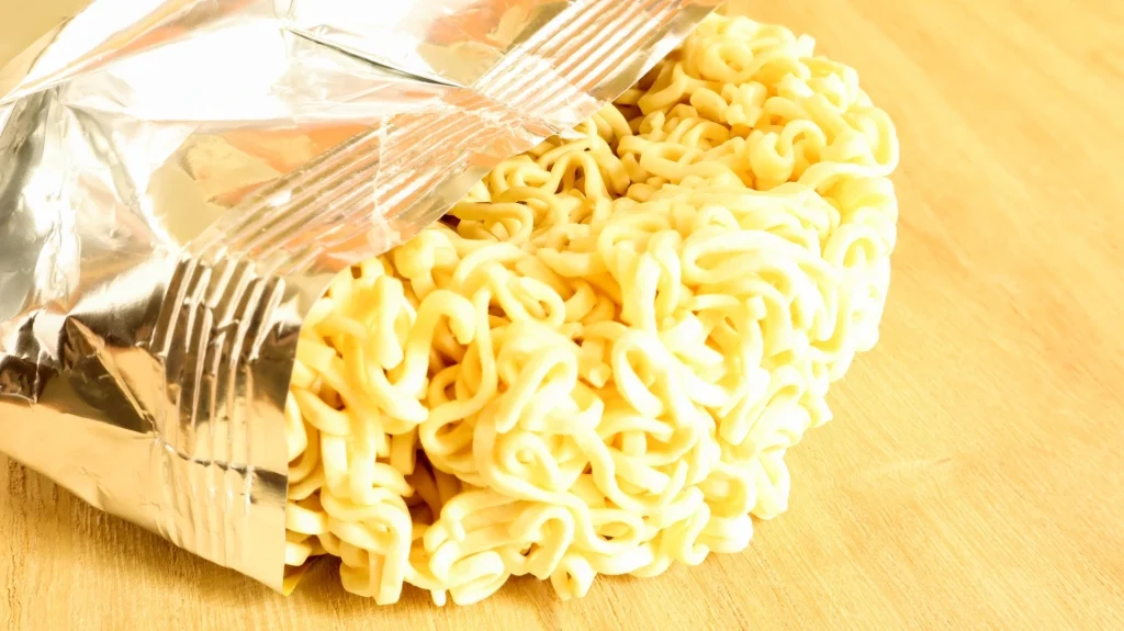 Snack Mie Kering Cocok untuk Teman Santai dan Belajar