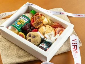 10 Inspirasi Parcel Natal untuk Rekan Kerja yang Berkesan dan Elegan